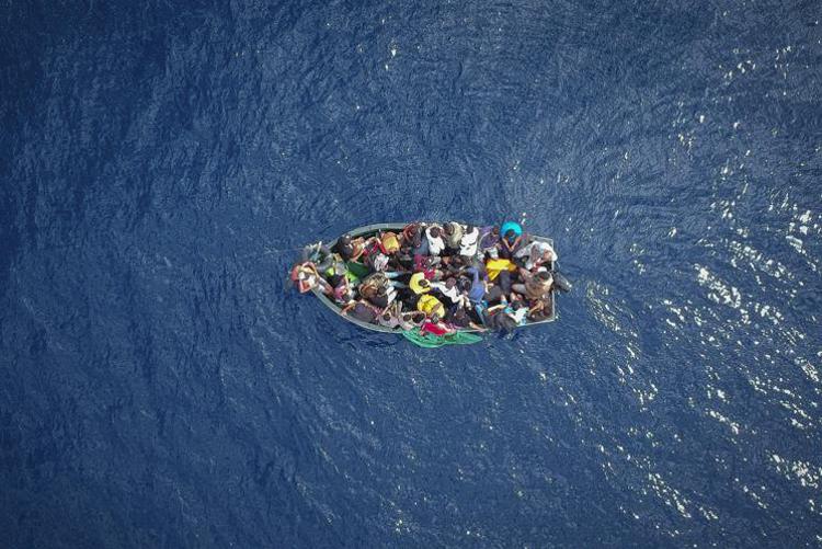 Migranti, due fratellini di un mese morti a largo di Lampedusa
