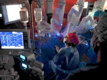 Tumori, chirurgia robotica protagonista su Doctor’s Life. Corso Ecm per medici