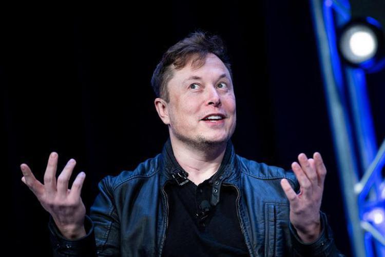 Tesla, Elon Musk vende azioni e raccoglie 4 miliardi di dollari