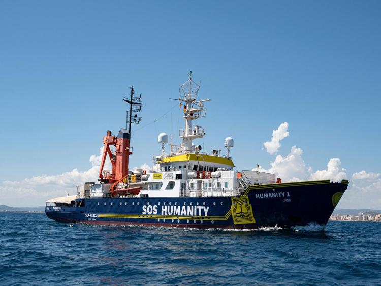 Migranti, richiesta asilo Humanity 1: ricorso fatto a bordo nave ma in acque italiane