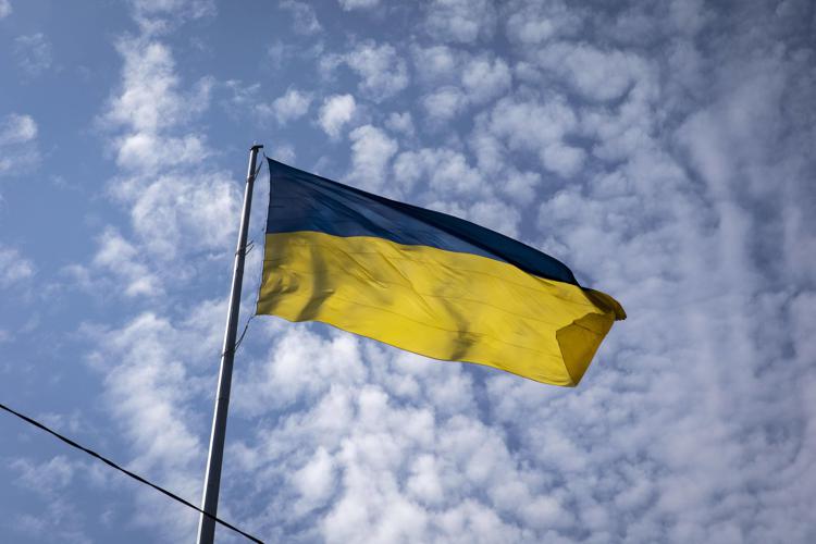La bandiera ucraina torna a sventolare a Kherson - Ascolta