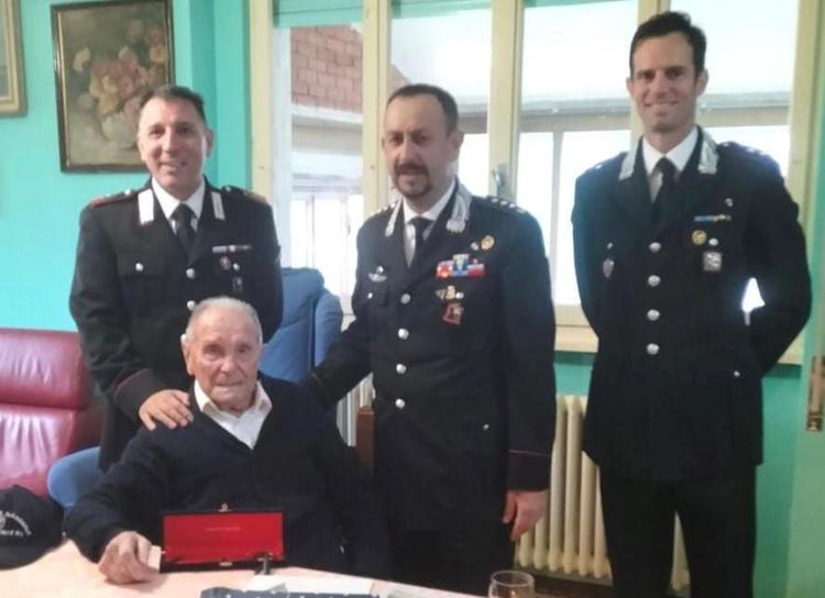 Brescia, carabiniere in congedo compie 101 anni: l'Arma lo omaggia