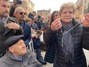 Papa in visita nell’Astigiano, la cugina Nella: “Gli ho detto che gli voglio tanto bene”