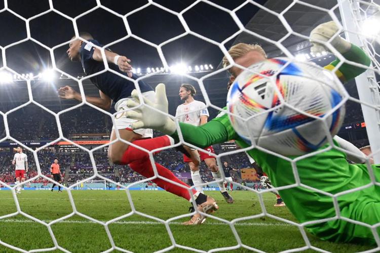 Mondiali 2022, Francia-Danimarca 2-1: doppietta Mbappé, bleus agli ottavi