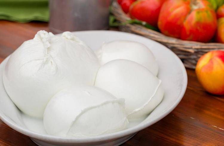 Mozzarella Bufala Campana Dop: calano consumi, allarme del Consorzio