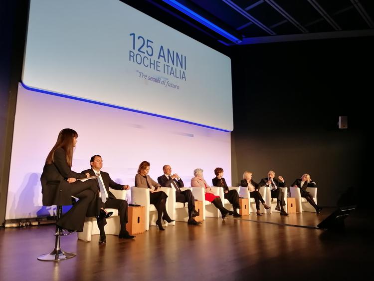 Roche celebra 125 anni in Italia con '3 secoli di futuro'