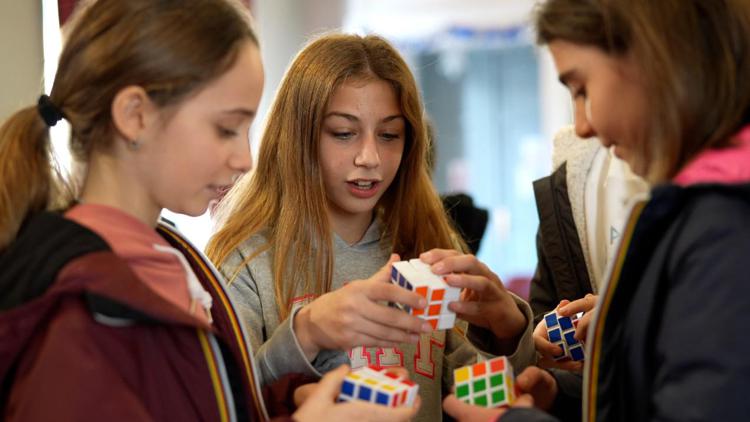 Sielte, su dislessia campagna per inclusione sociale 'Cubo di Rubik'
