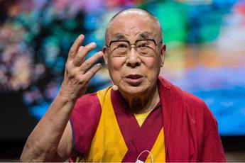 Dalai Lama apologizes for asking child to “suck his tongue” in Tibet