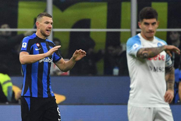 Inter-Napoli, problemi Dazn e Twitter esplode: tifosi protestano