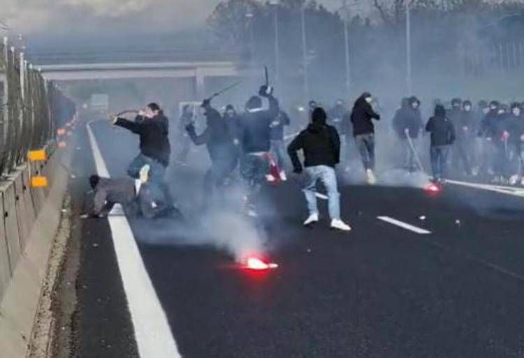 Scontri ultras A1, quattro tifosi arrestati