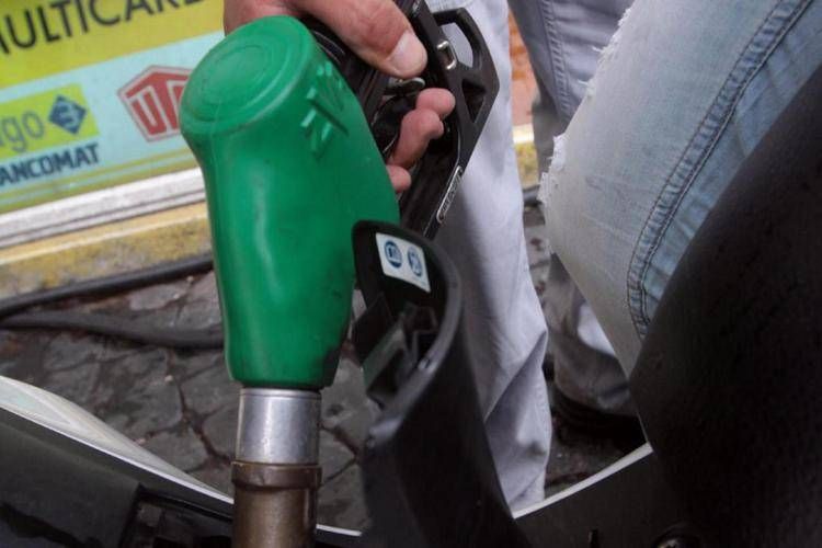 Carburante, prezzi benzina e diesel in  rialzo oggi in Italia