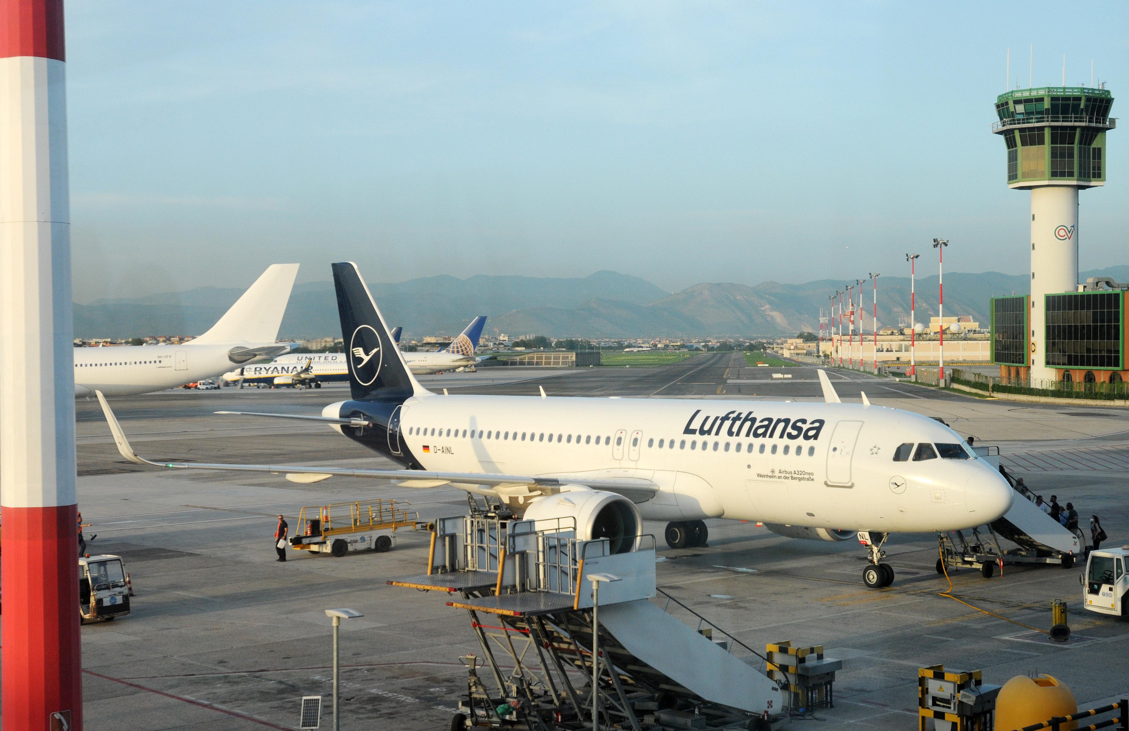 Uçuş sırasında motor problemleri, Londra'da Hava Lufthansa için Acil İniş