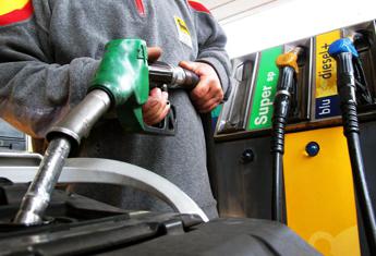 Fuels, calm on prices for petrol and diesel