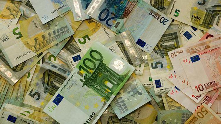 Quasi 2.000 banchieri in Ue guadagnano più di un milione, in Italia sono 351