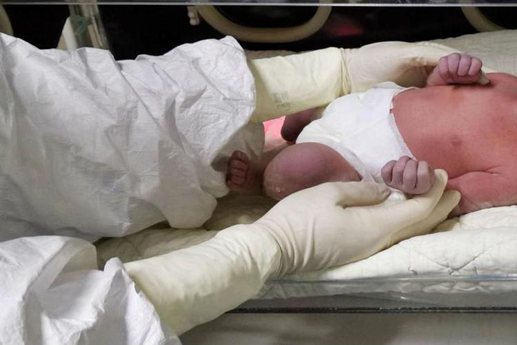 Roma, neonato morto in ospedale: risultati autopsia entro 60 giorni