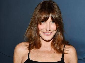Carla Bruni: "Ho avuto un cancro ma ho avuto fortuna"