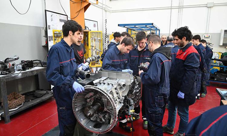 Scania lancia un programma per formare i tecnici del futuro
