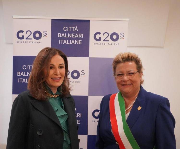 Il ministro del Turismo Daniela  Santanché con la coordinatrice G20 Spiagge Roberta Nesto 