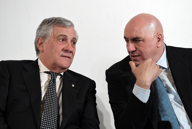 Da sinistra, il ministro degli Esteri Antonio Tajani e il ministro della Difesa Guido Crosetto (Fotogramma)