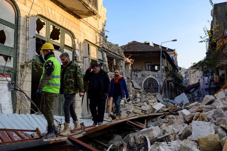 Terremoto Turchia e Siria, donna estratta viva da macerie dopo 170 ore