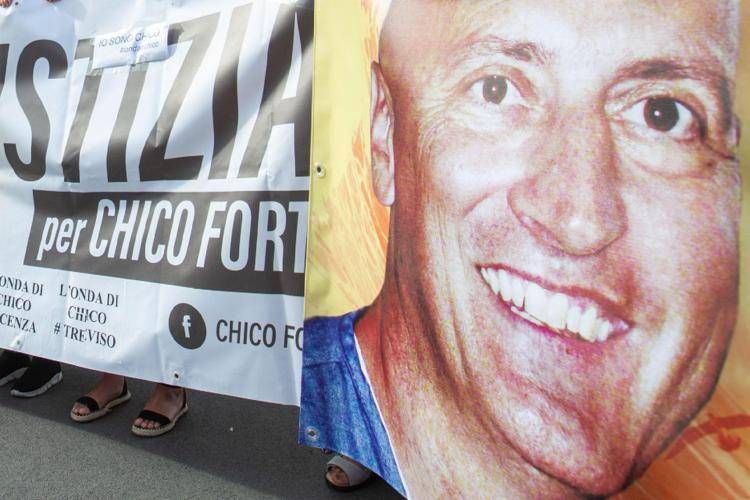 Uno striscione per Chico Forti