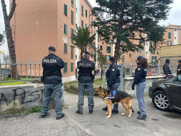 Roma, sgomberate case a San Basilio: trovata droga