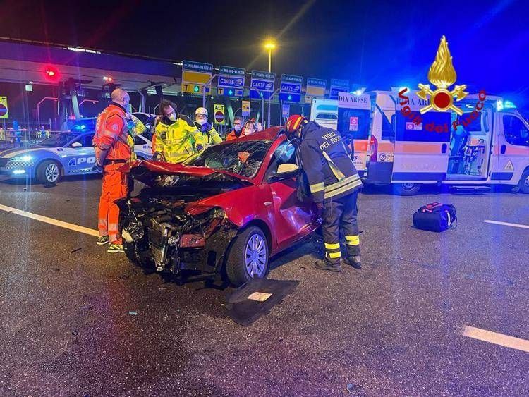 Incidente sulla A4, auto tamponata al casello: morte due donne