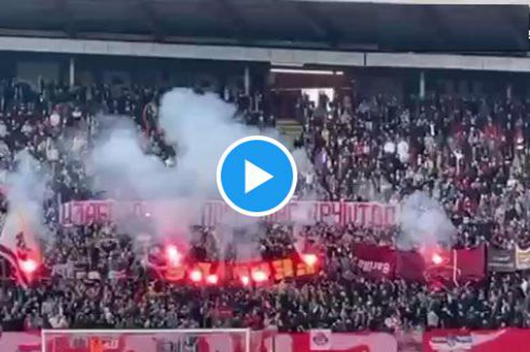 Roma, ultras Stella Rossa bruciano striscione Fedayn - Video