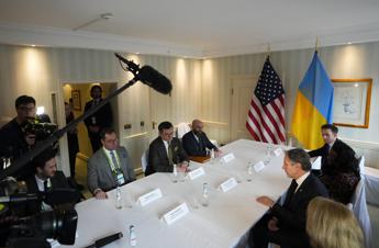 Ukraine, G7: “Sanctions on countries that provide material support to Russia for war”
