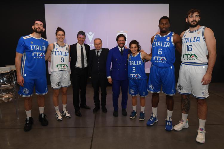 Fip, presentate nuove divise Nazionali basket firmate Macron