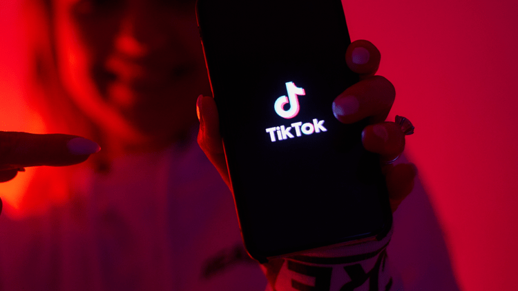 Guadagnare con TikTok, arrivano i video più lunghi