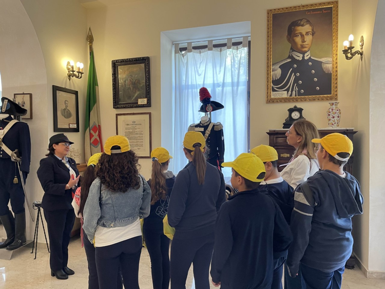Palermo, gli studenti in visita alla Legione Carabinieri