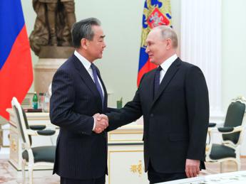 Russia-China, Putin meets Wang Yi: “New milestones in relations”