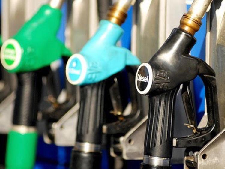 Carburanti, prezzi medi in calo