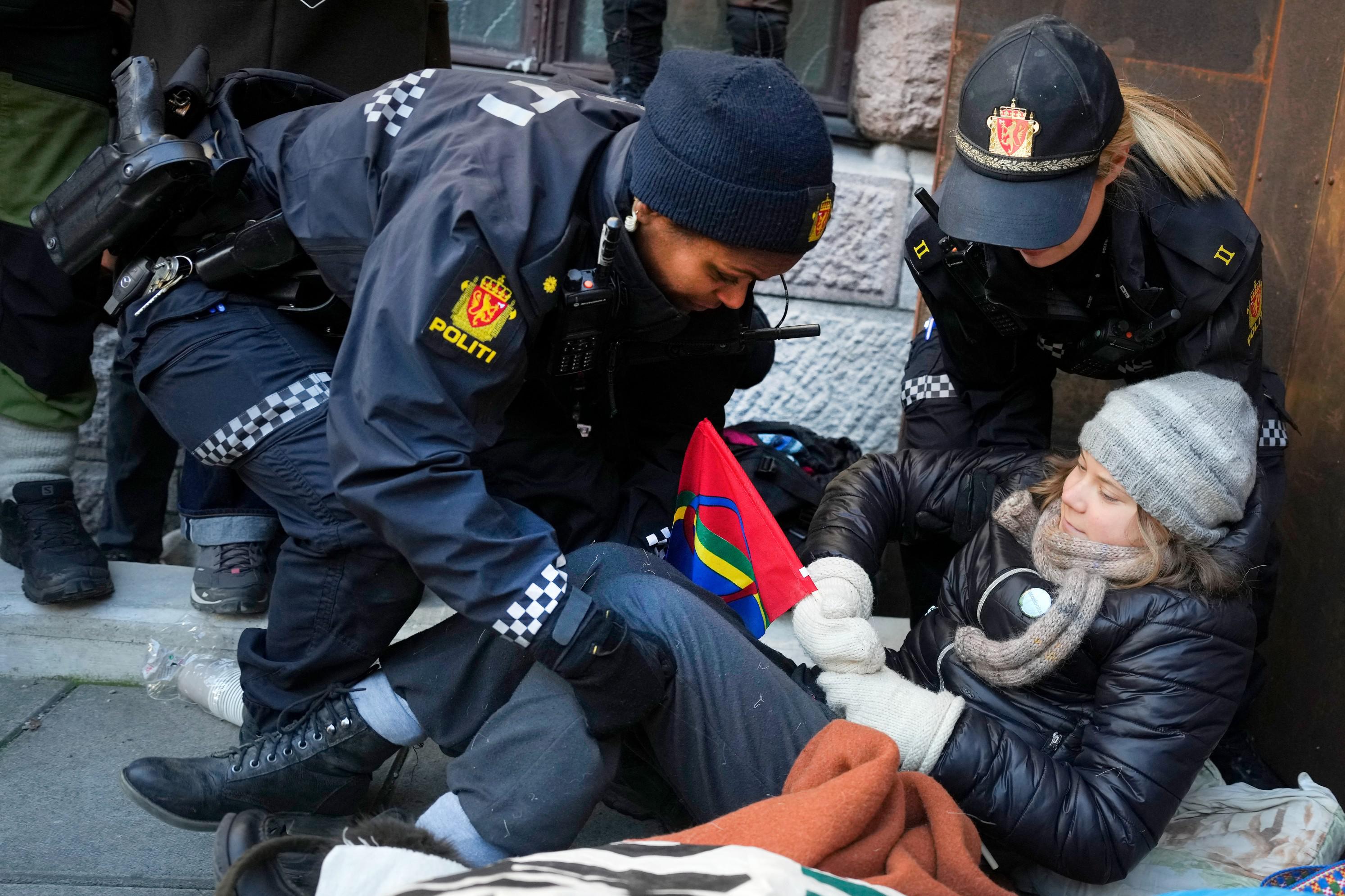 Greta Thunberg arrestata in Norvegia durante protesta - Adnkronos.com