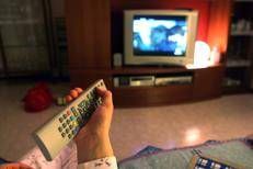 Donna guarda la tv - FOTOGRAMMA/Ipa