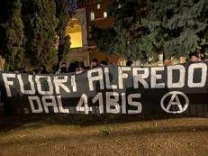 Uno striscione a sostegno di Cospito - Fotogramma