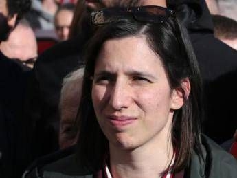 Comrade Schlein against stolen photos: “I unjustly overwhelmed”