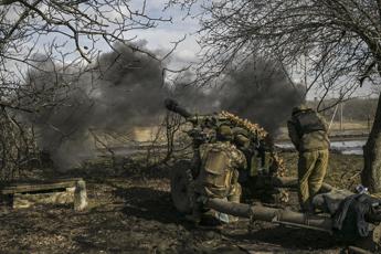 Ukraine, Zelensky: “Bakhmut has not fallen, but a very difficult situation”