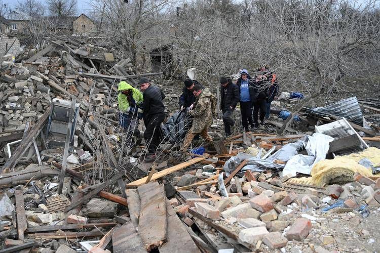 Soccorsi a Leopoli, in Ucraina - Afp