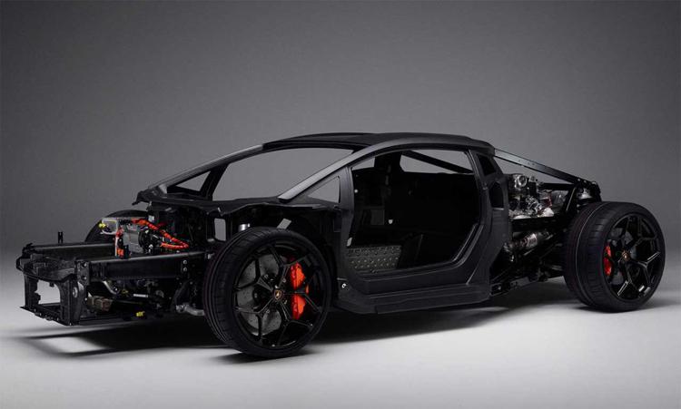 Lamborghini LB744 - La leggerezza della fibra di carbonio