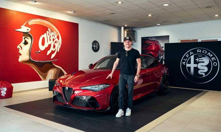 Valtteri Bottas ritira la sua Alfa Romeo Giulia GTAm