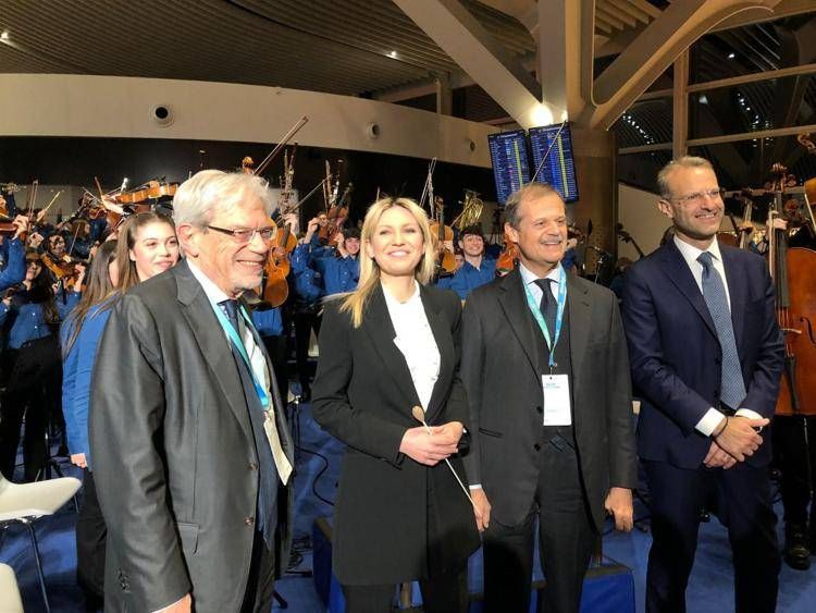 Concerto per passeggeri di 111 giovani talenti di Santa Cecilia nel terminal 3 Fiumicino