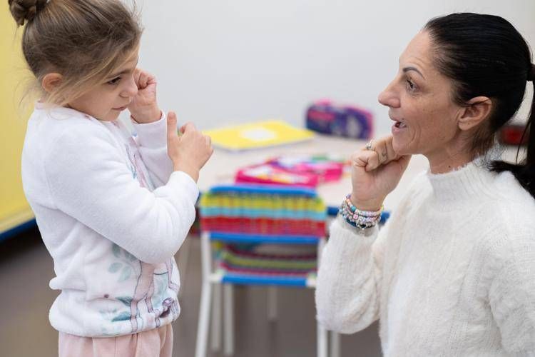 #EroiOgniGiorno, Neri Marcorè e Lega Filo d'oro per bimbi sordociechi