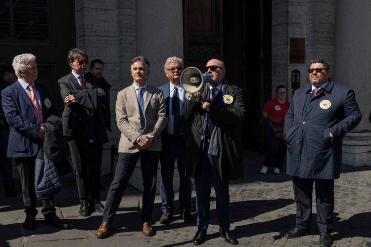 Anir Confindustria, per caro prezzi ristorazione collettiva in piazza per protesta