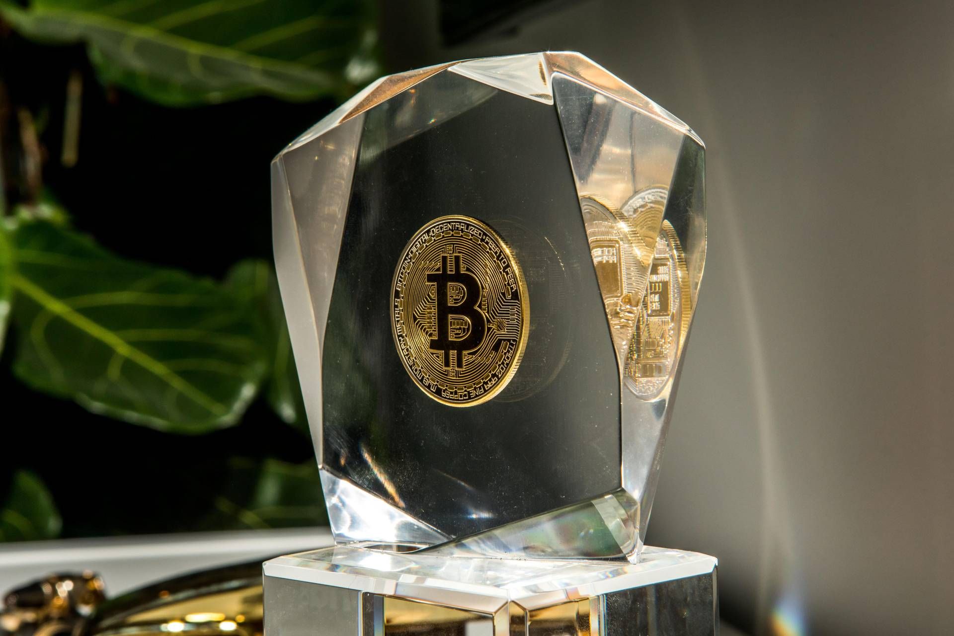 La SEC prête à frapper Coinbase, le château des crypto-monnaies tombe-t-il ?