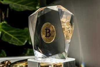 The SEC ready to hit Coinbase, does the cryptocurrency castle fall?