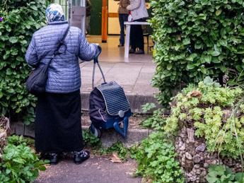 Confcooperative, ‘povertà costringe 12% italiani a non curarsi’