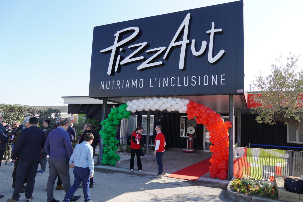 PizzAut apre a Monza, all'inaugurazione il presidente Mattarella