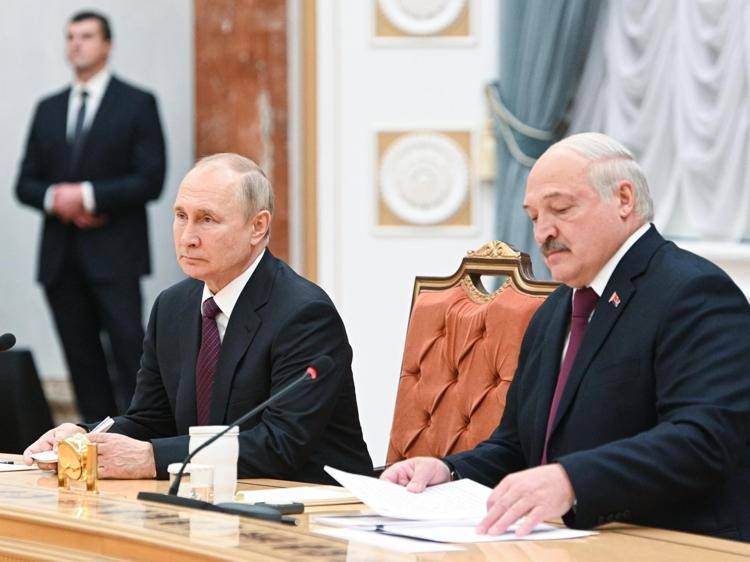 Vladimir Putin e Alexander Lukashenko (Fotogramma/Ipa)